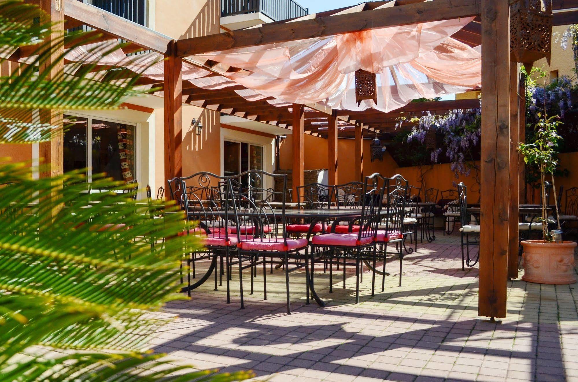 Logis Hotel De La Clape Narbonne-Plage Esterno foto
